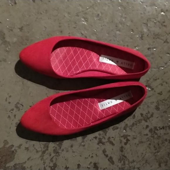Kelly & Katie red flats - Picture 1 of 3